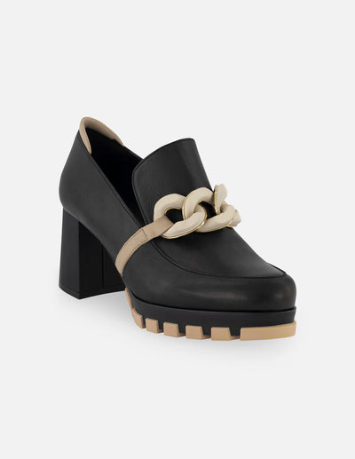 Mocasín de piel bombeada color negro para mujer con maxihebilla