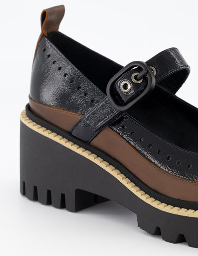 Zapatilla con pulsera tipo mercedes color negro para mujer con detalle bicolor