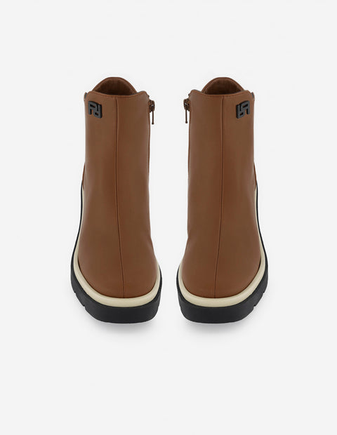 Botín de piel napa color caoba para mujer con contraste blanco