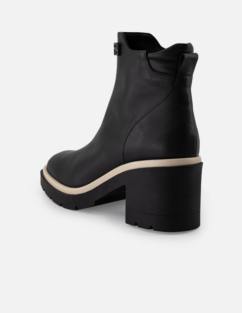 Botín de piel napa color negro para mujer con contraste blanco