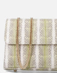 Bolso con solapa en piel grabada verde