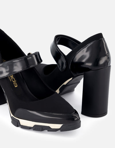 Zapatilla tipo mercedes de lycra para mujer en color negro con pulsera