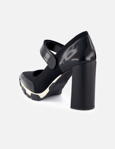 Zapatilla tipo mercedes de lycra para mujer en color negro con pulsera