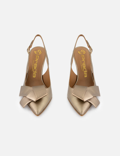 Zapatilla de piel metalizada para mujer color doraco y detalle cruzado al frente