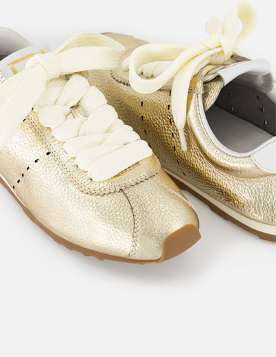 Tenis color dorado de piel para mujer ultra ligeros