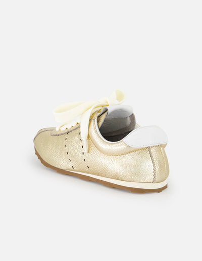 Tenis color dorado de piel para mujer ultra ligeros