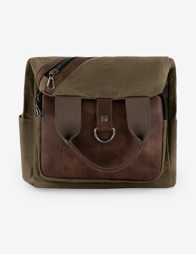 Mochila verde textil para hombre con detalles en piel marrón