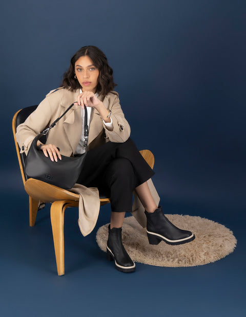 Bolso de hombro color negro piel para mujer con charm Pd color plateado