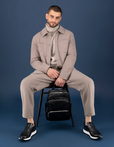 Mochila negra piel vegana para hombre con bolsillos múltiples