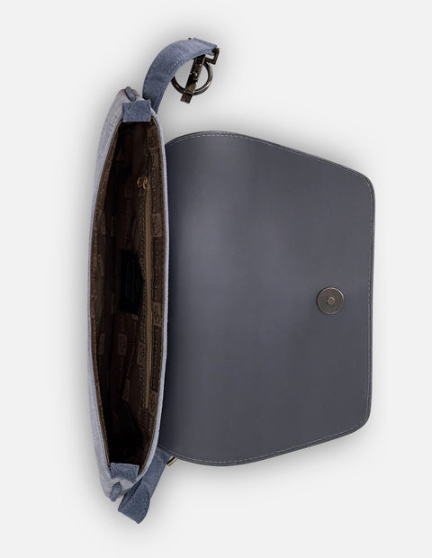 Clutch azul de ante para mujer con adorno color plateado