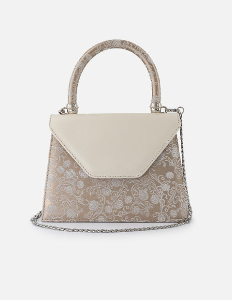 Satchel de piel  para mujer color dorado y acabados metalizados