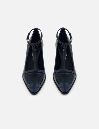 Zapatilla azul charol de mujer apariencia degradado