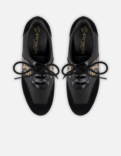 Tenis animal print para mujer con combinación de materiales