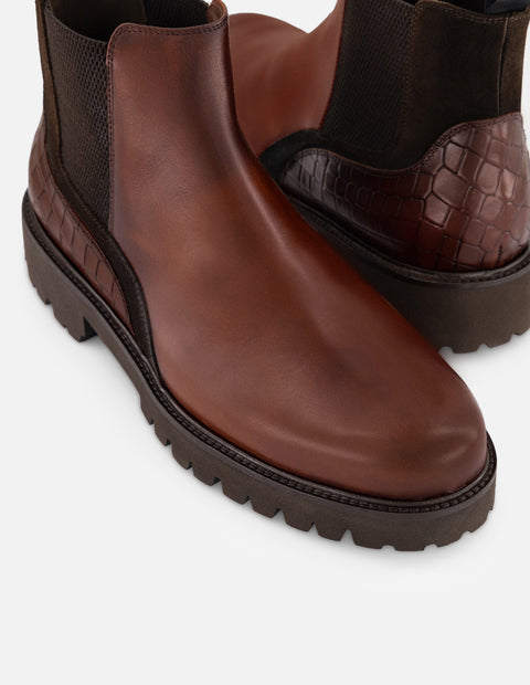 Botines Chelsea café de piel tipo coco para hombre con suela ligera