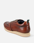Tenis con picado en piel color caoba