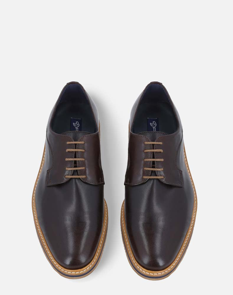 Zapato Bostoniano marrón con grabado Pd para hombre