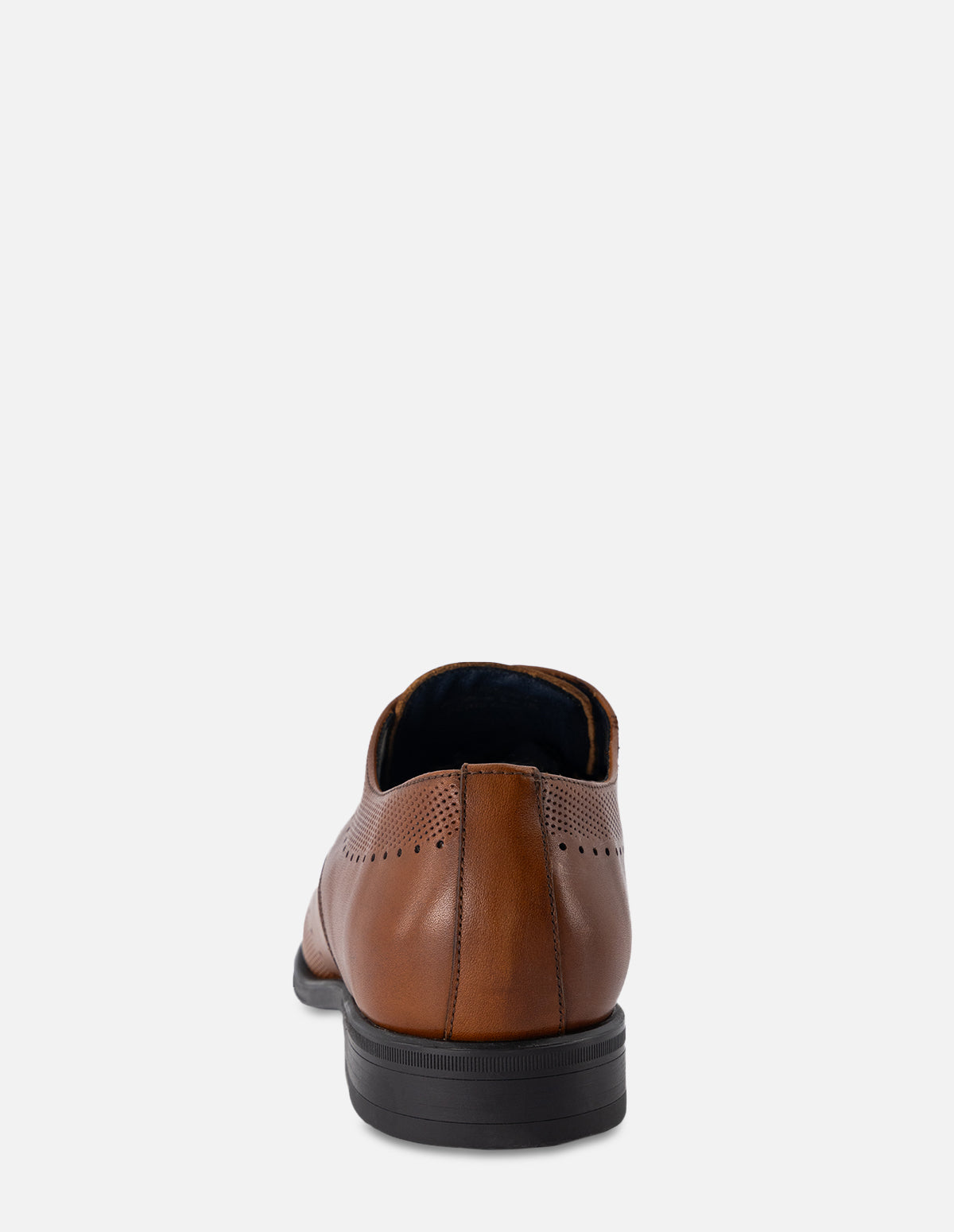 Zapato Blucher en piel color cuero con picado para hombre