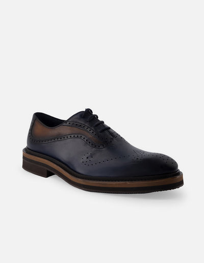 Oxford de piel color azul marino con picado María y ensombrecidos para hombre