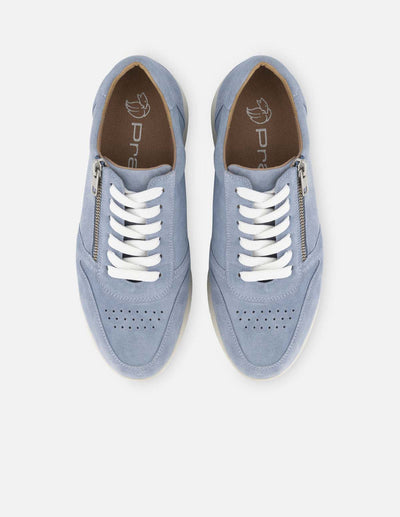 Tenis deportivo azul de piel ante color beige con detalle de cierre para mujer