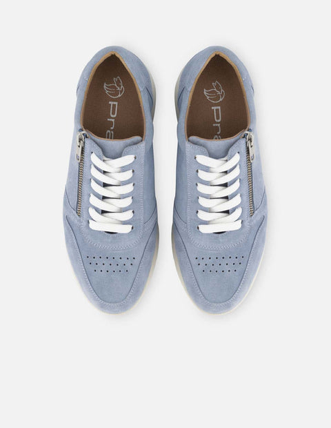 Tenis deportivo azul de piel ante color beige con detalle de cierre para mujer