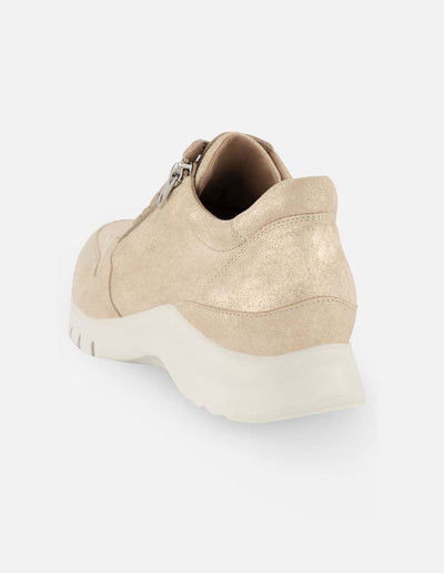 Tenis deportivo rosa de piel ante color beige con detalle de cierre para mujer