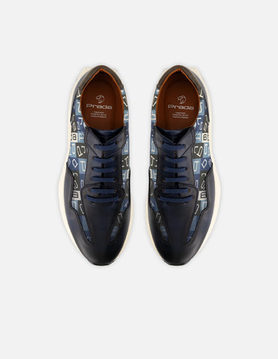 Tenis en piel napa color azul con textil de letras Prada para hombre