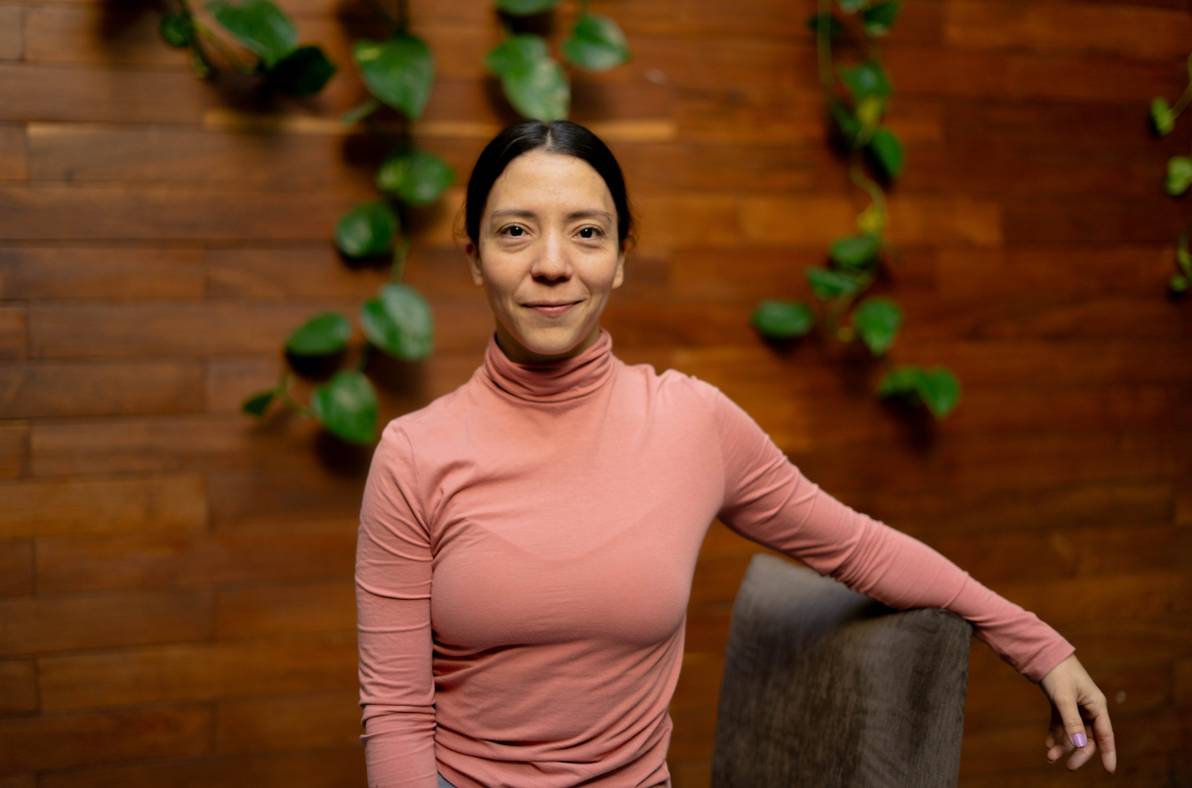 Yoga para relajar tu espalda en la oficina