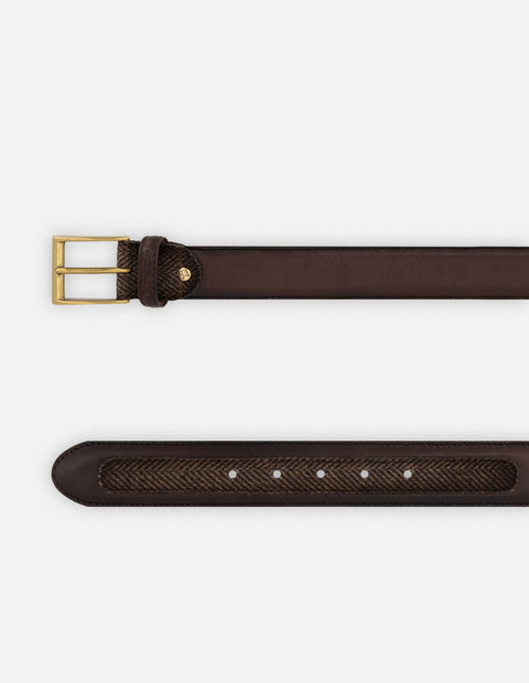 Cinturón café piel para hombre con detalle textil