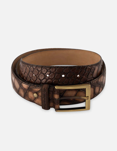 Cinturón en piel napa color café con grabado tipo coco para hombre.