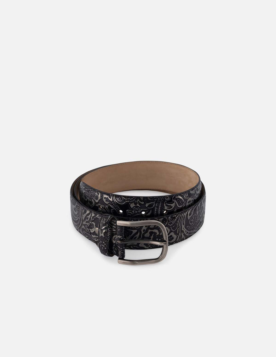 Cinturón en piel grabada tipo ornamentación en flora y fauna color negro con detalles en color plata para hombre
