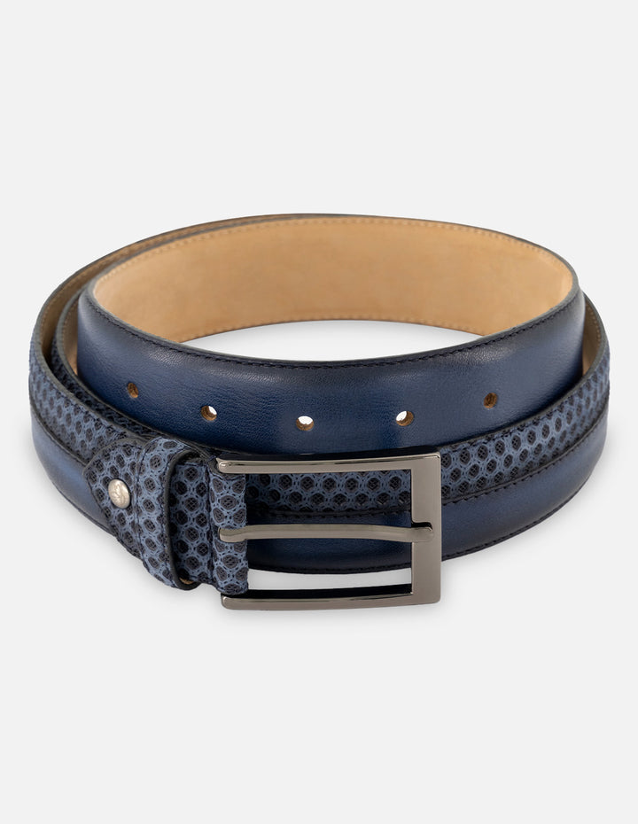 Cinturón en piel grabada color marino para hombre