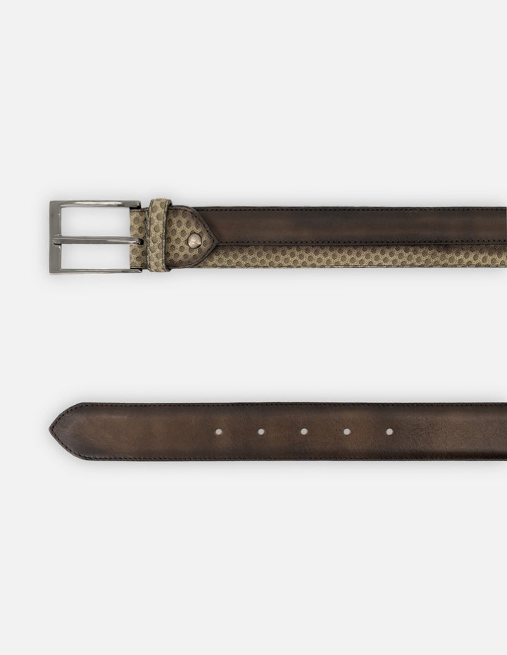 Cinturón en piel grabada color kaki para hombre