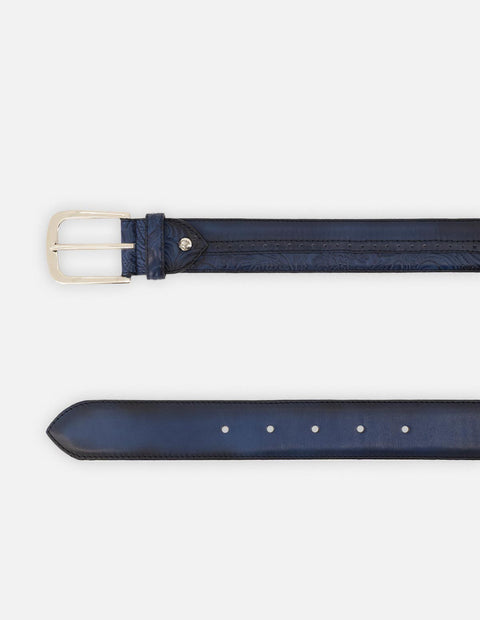 Cinturón azul de piel grabada para hombre con hebilla color plateado
