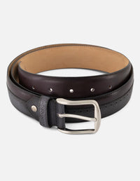 Cinturón vino de piel para hombre con picado y hebilla color plateado