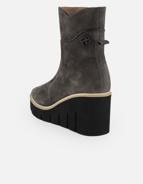 Botines gris ante para mujer con aplicación Pd