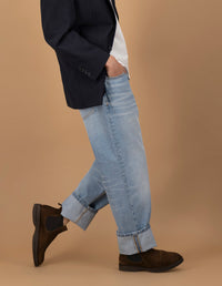 Botín Chelsea en ante color café  para hombre.