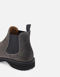 Botin Chelsea en ante color gris para hombre.