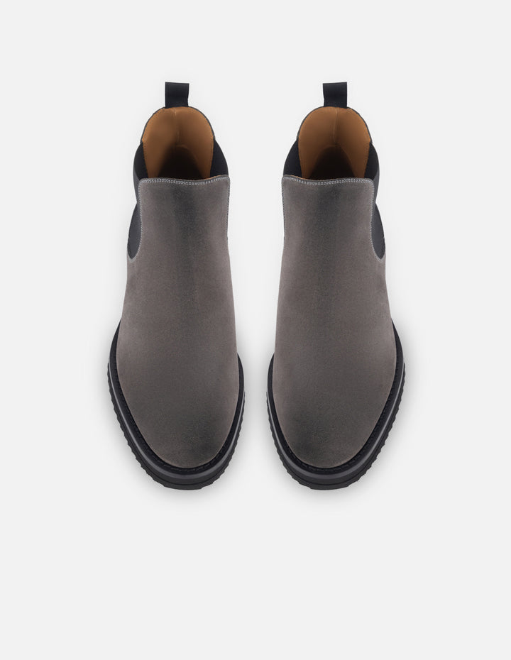 Botin Chelsea en ante color gris para hombre.