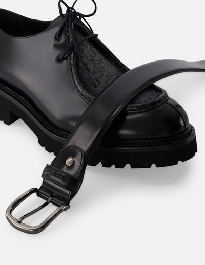 Wallabee en piel florantik y textil color negro con suela de goma para hombre.