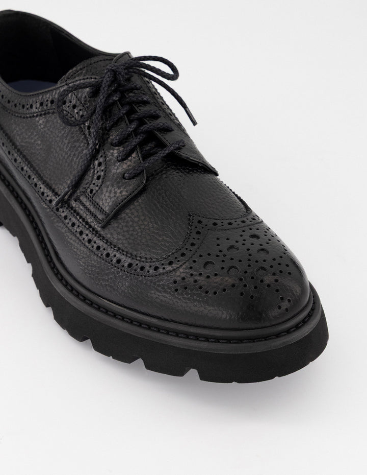 Zapato Blucher negro de piel para hombre con picado María