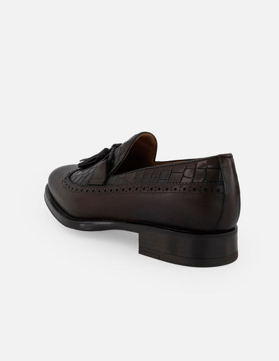 Mocasines café piel tipo coco para hombre con adorno de borlas