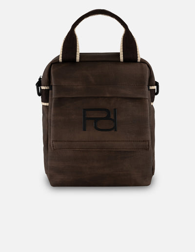 Bandolera café textil para hombre con logo al frente