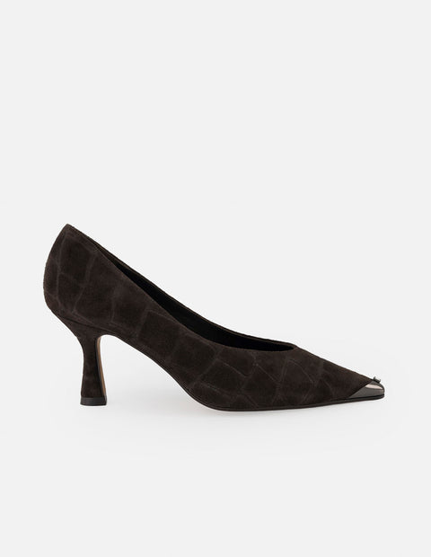 Zapatilla café ante para mujer con grabado tipo coco