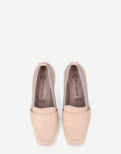 Mocasín deportivo en piel color beige