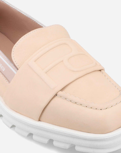 Mocasín deportivo en piel color beige