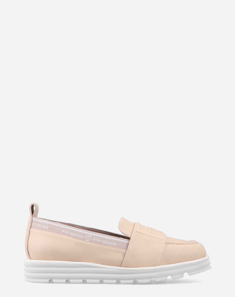Mocasín deportivo en piel color beige