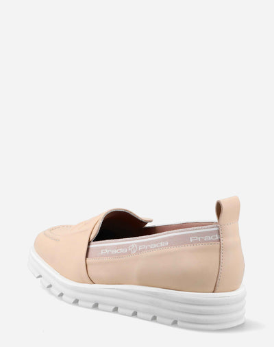 Mocasín deportivo en piel color beige