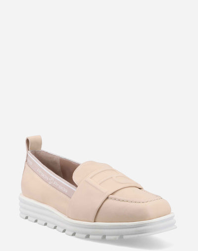 Mocasín deportivo en piel color beige