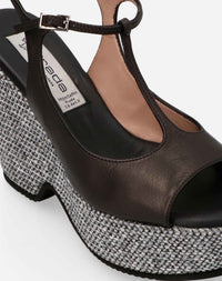 Sandalia tira T en piel y rafia color negro