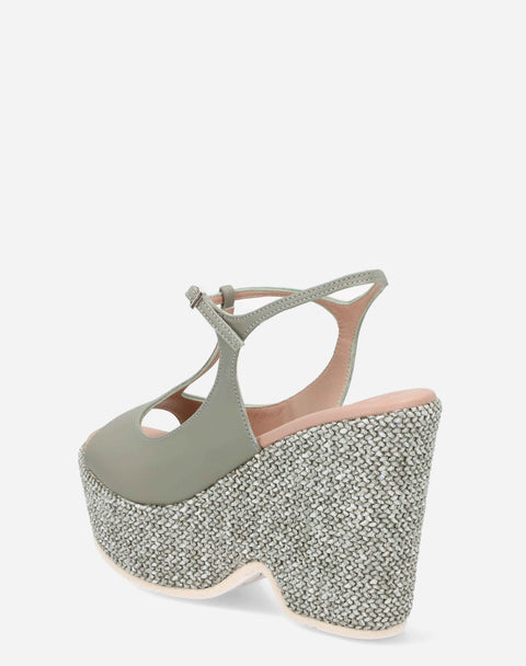 Sandalia tira T en piel y rafia color verde